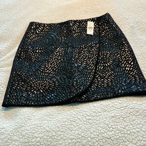 NWT Loft above-knee skirt. Size 8